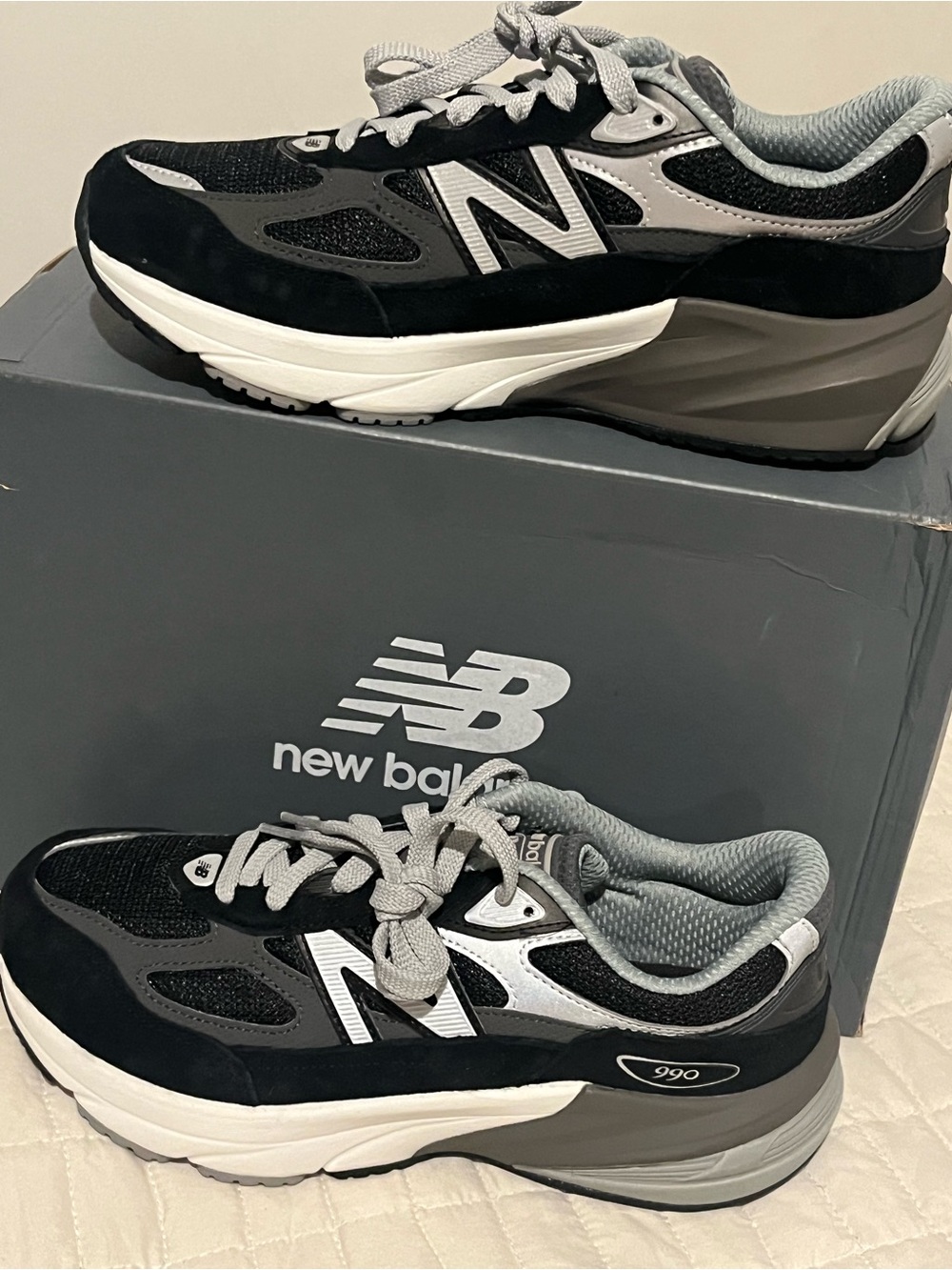 US Youth 65/Women's 8 - New
Balance 990v6 Big Kid "Black Silver"
GC990BK6